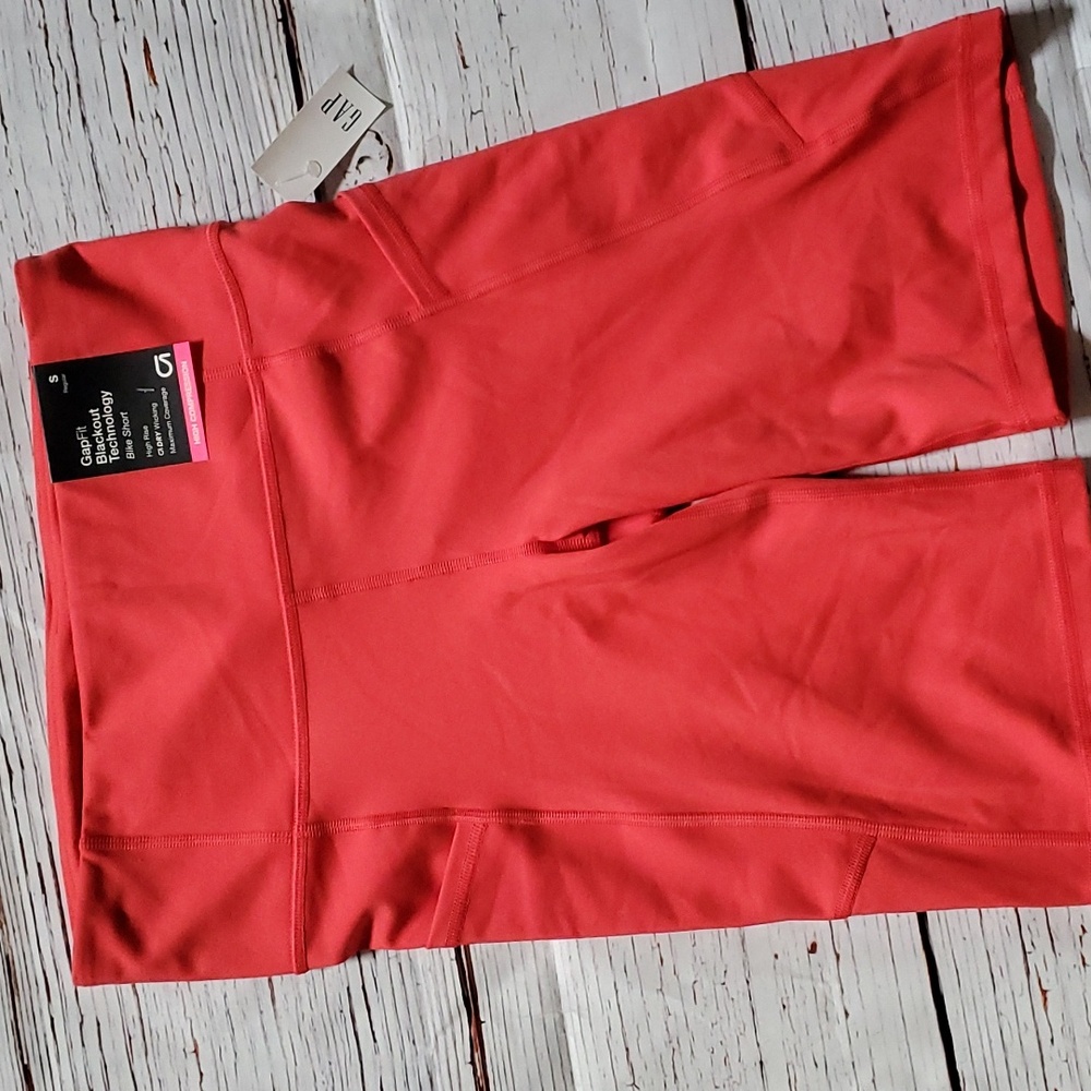 🆕️ GAP FIT WOMEN'S BLACKOUT TECHNOLOGY BIKE SHORT